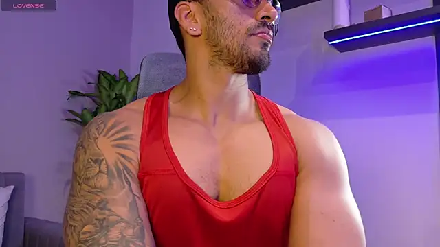 Snapshot of tony_muscle chatting on July 4, 2026, 7:18 pm tony muscle online show from July 4, 2026, 7:18 pm