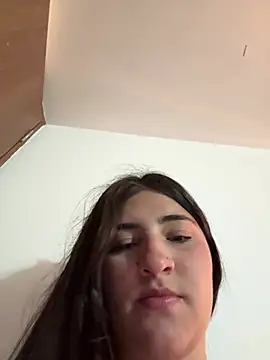 Snapshot of AhriCutte chatting on February 16, 2025, 11:17 pm AhriCutte online show from February 16, 2025, 11:17 pm