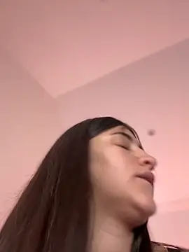 Snapshot of AhriCutte chatting on November 19, 2025, 5:02 pm AhriCutte online show from November 19, 2025, 5:02 pm