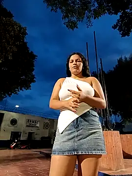 girl milk1 online show from November 7, 2025, 10:46 pm