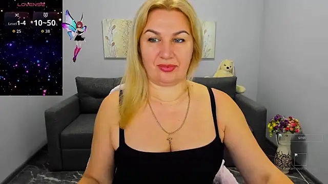 Snapshot of Lili_Crossi chatting on November 20, 2025, 6:58 am Lili Crossi online show from November 20, 2025, 6:58 am