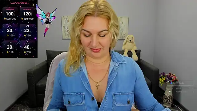 Snapshot of Lili_Crossi chatting on November 23, 2025, 12:37 pm Lili Crossi online show from November 23, 2025, 12:37 pm