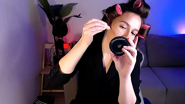 M Sensual online show from December 4, 2025, 3:33 pm