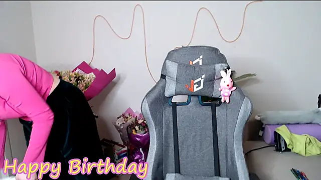 M Sensual online show from April 15, 2026, 7:40 pm