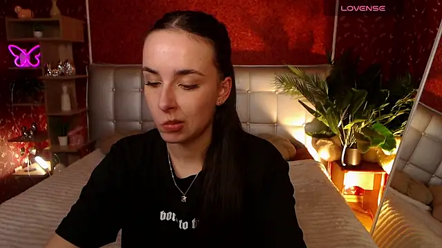 AuroraAksnesss online show from March 14, 2025, 5:35 pm