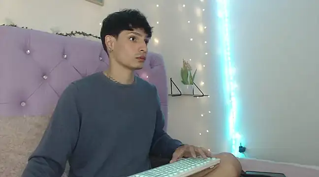 Apolo Hidalgo01 online show from March 2, 2025, 4:47 pm