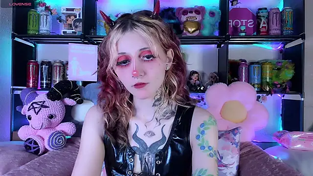 Snapshot of _Devill_Baby chatting on June 19, 2026, 8:14 pm Devill Baby online show from June 19, 2026, 8:14 pm