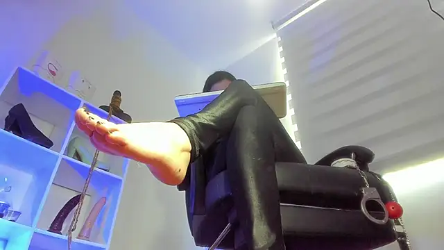 charlotte joliedart online show from September 19, 2025, 7:51 pm