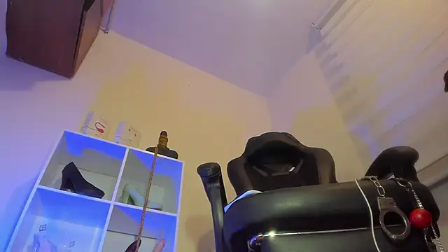 charlotte joliedart online show from September 18, 2025, 11:30 pm