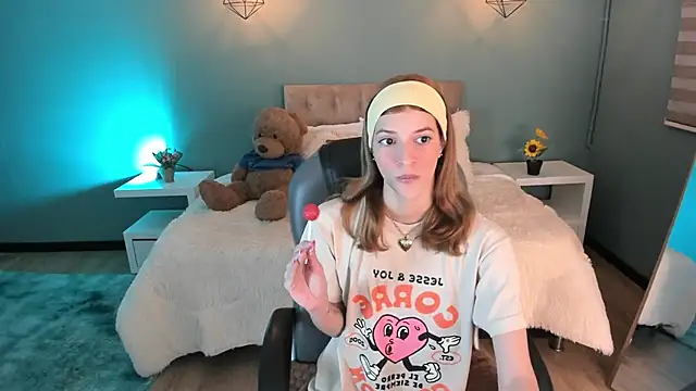 Nora Vennucci online show from October 11, 2025, 7:48 pm