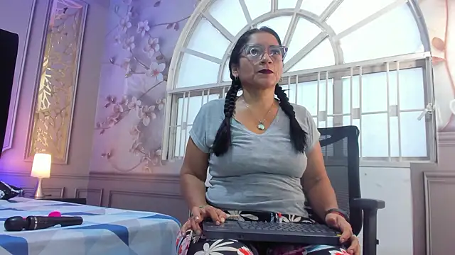 mature bigass   online show from February 10, 2026, 12:15 pm