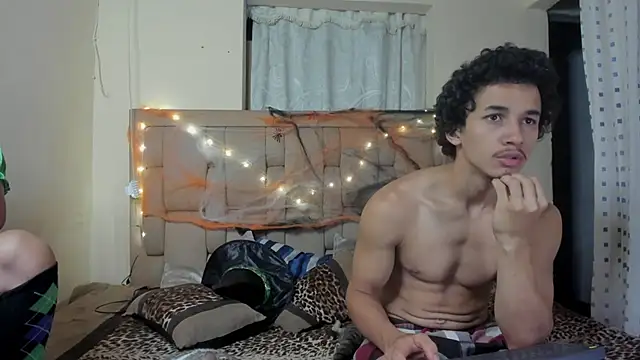 Snapshot of stepcouple_XXX chatting on October 22, 2025, 10:19 pm stepcouple XXX online show from October 22, 2025, 10:19 pm