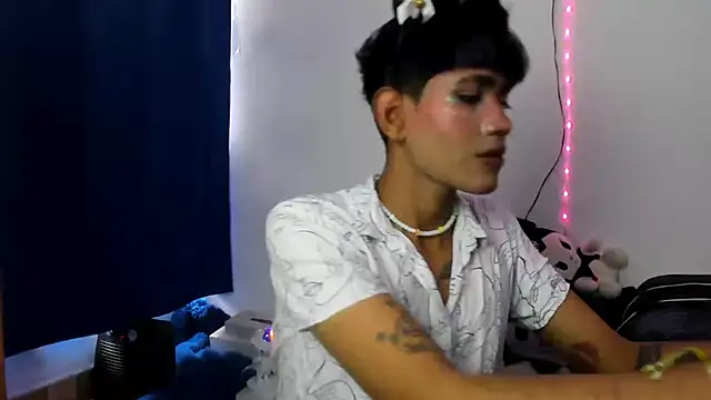 Snapshot of andrew_uwu_ chatting on October 7, 2025, 6:42 pm andrew uwu online show from October 7, 2025, 6:42 pm