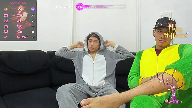 Snapshot of StrawwBoys chatting on October 24, 2025, 10:36 am StrawwBoys online show from October 24, 2025, 10:36 am