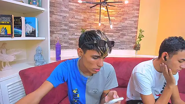 Snapshot of StrawwBoys chatting on January 25, 2025, 9:57 pm StrawwBoys online show from January 25, 2025, 9:57 pm
