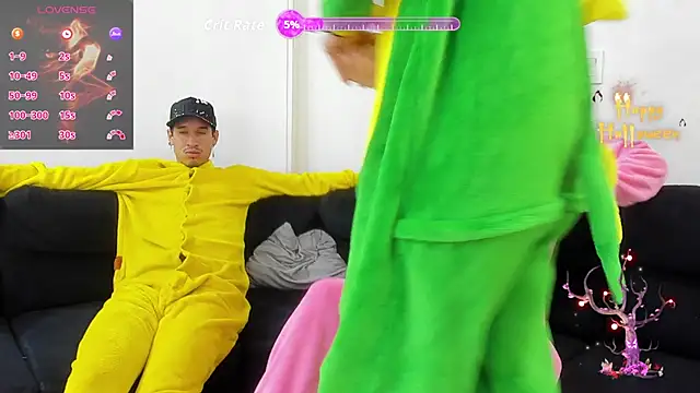 Snapshot of StrawwBoys chatting on November 7, 2025, 10:53 am StrawwBoys online show from November 7, 2025, 10:53 am