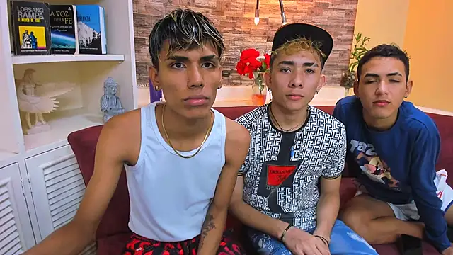 Snapshot of StrawwBoys chatting on January 24, 2025, 10:30 pm StrawwBoys online show from January 24, 2025, 10:30 pm
