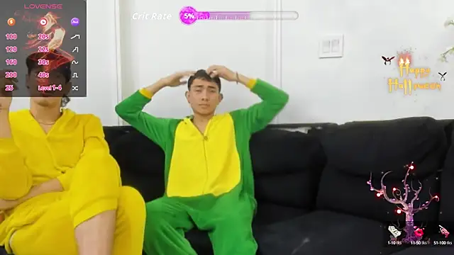 Snapshot of StrawwBoys chatting on October 26, 2025, 10:59 am StrawwBoys online show from October 26, 2025, 10:59 am