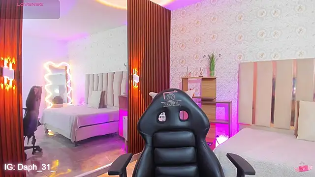 Snapshot of Daphnne_tay chatting on October 1, 2025, 3:11 am Daphnne tay online show from October 1, 2025, 3:11 am