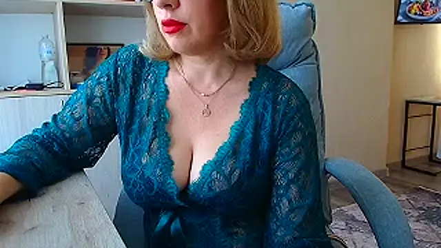 Snapshot of Brionia chatting on July 15, 2026, 5:25 am Brionia online show from July 15, 2026, 5:25 am