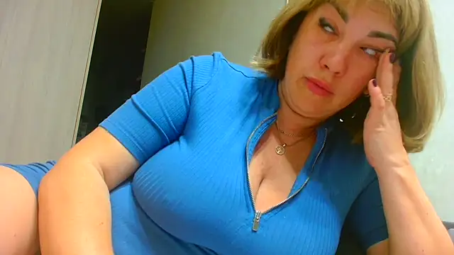 Snapshot of Brionia chatting on October 2, 2025, 5:16 pm Brionia online show from October 2, 2025, 5:16 pm