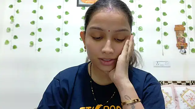 Aleena Rai online show from November 15, 2025, 7:40 pm