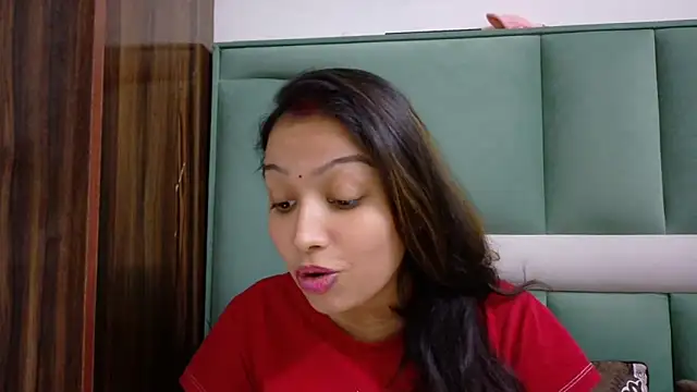 Aleena Rai online show from December 5, 2025, 7:01 pm