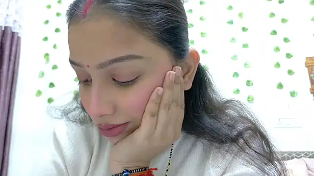 Aleena Rai online show from November 28, 2025, 6:52 pm