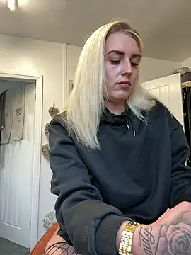 Snapshot of Barbie_26 chatting on March 11, 2025, 9:56 am Barbie 26 online show from March 11, 2025, 9:56 am