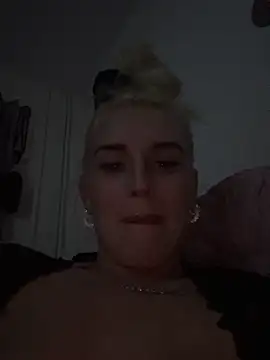 Snapshot of Barbie_26 chatting on December 9, 2024, 9:05 pm Barbie 26 online show from December 9, 2024, 9:05 pm