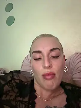 Snapshot of Barbie_26 chatting on December 23, 2024, 10:44 pm Barbie 26 online show from December 23, 2024, 10:44 pm