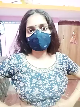 Cute-Simmi online show from January 18, 2025, 2:33 pm