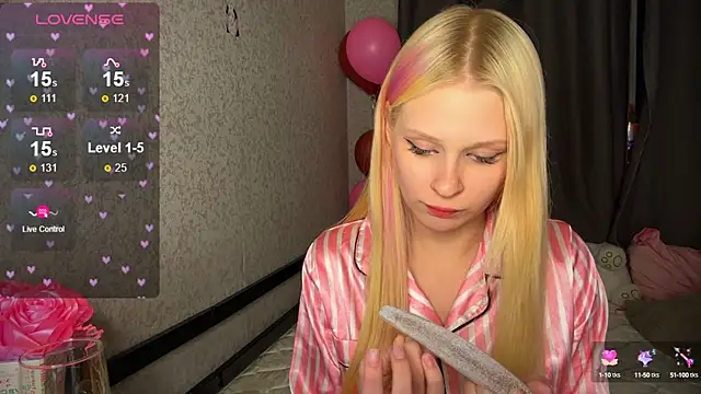 Snapshot of lisa_barbie chatting on December 6, 2024, 8:12 pm lisa barbie online show from December 6, 2024, 8:12 pm