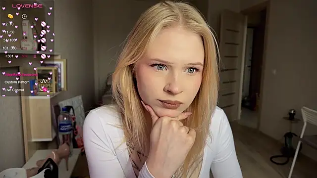 Snapshot of lisa_barbie chatting on September 14, 2025, 1:33 pm lisa barbie online show from September 14, 2025, 1:33 pm