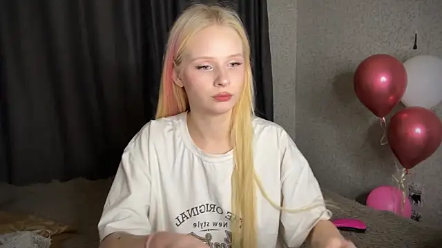Snapshot of lisa_barbie chatting on December 15, 2024, 4:26 pm lisa barbie online show from December 15, 2024, 4:26 pm