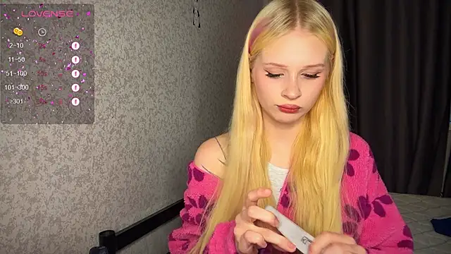Snapshot of lisa_barbie chatting on December 9, 2024, 10:32 am lisa barbie online show from December 9, 2024, 10:32 am