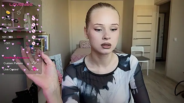 Snapshot of lisa_barbie chatting on September 12, 2025, 2:17 pm lisa barbie online show from September 12, 2025, 2:17 pm