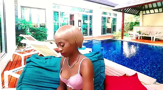 Snapshot of EbonyCreamy69 chatting on February 13, 2025, 3:39 am EbonyCreamy69 online show from February 13, 2025, 3:39 am