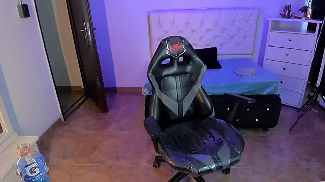 Amy Kiitty  online show from September 14, 2025, 12:38 pm