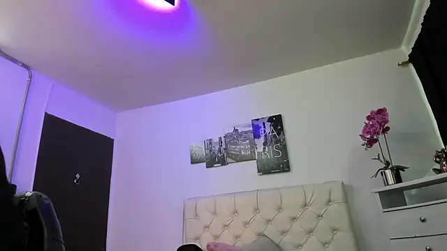 Amy Kiitty  online show from November 9, 2025, 12:31 pm