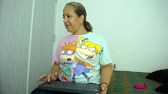 Snapshot of Iivana_19 chatting on February 8, 2026, 7:00 pm Iivana 19 online show from February 8, 2026, 7:00 pm