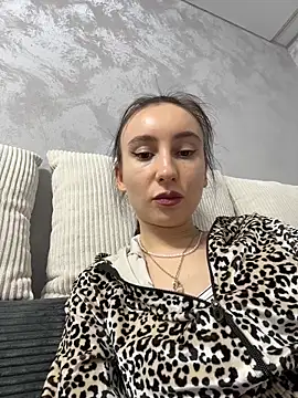 viviandaimond1 online show from December 2, 2025, 7:59 pm