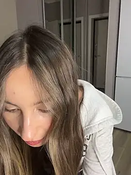 viviandaimond1 online show from February 24, 2025, 4:47 pm