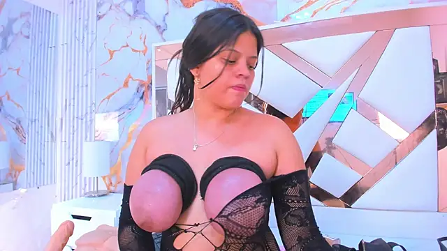 Snapshot of KarinaSimonz chatting on April 24, 2026, 10:34 pm KarinaSimonz online show from April 24, 2026, 10:34 pm