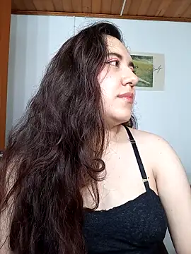 Emi chik online show from November 6, 2025, 11:58 am