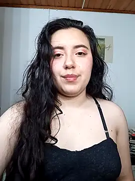 Snapshot of Emi_chik chatting on December 14, 2025, 9:26 am Emi chik online show from December 14, 2025, 9:26 am