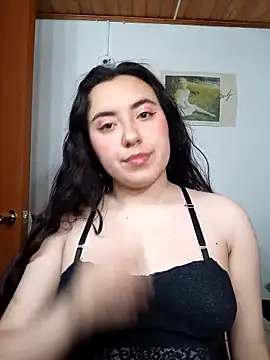 Snapshot of Emi_chik chatting on February 13, 2026, 10:26 am Emi chik online show from February 13, 2026, 10:26 am