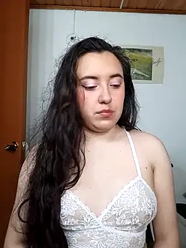 Snapshot of Emi_chik chatting on February 1, 2026, 10:35 am Emi chik online show from February 1, 2026, 10:35 am