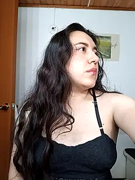 Snapshot of Emi_chik chatting on February 5, 2026, 11:28 am Emi chik online show from February 5, 2026, 11:28 am