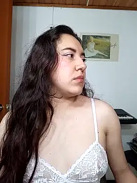 Emi chik online show from September 13, 2025, 11:10 am